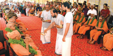 പെരുമണ്‍ സംബോധാരണ്യത്തില്‍ നടന്ന യതി പൂജയില്‍ നിന്ന്