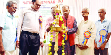 ശ്രീ അരവിന്ദോ സമകാലീന പ്രസക്തി എന്ന വിഷയത്തില്‍ ഭാരതീയ വിചാരകേന്ദ്രം സംസ്‌കൃതി കേന്ദ്രത്തില്‍ സംഘടിപ്പിച്ച ദ്വിദിന ദേശീയ സെമിനാര്‍ ഐസിപിആര്‍ മെംബര്‍ സെക്രട്ടറി പ്രൊഫ. സച്ചിദാനന്ദ മിശ്ര ഉദ്ഘാടനം ചെയ്യുന്നു. ആര്‍. സഞ്ജയന്‍, ഡോ. ആര്‍. സുബ്രഹ്മണി, കെ.സി. സുധീര്‍ബാബു, ഡോ. സി.വി. ജയമണി, ആര്‍. രാജീവ് തുടങ്ങിയവര്‍ സമീപം