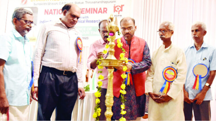 ശ്രീ അരവിന്ദോ സമകാലീന പ്രസക്തി എന്ന വിഷയത്തില്‍ ഭാരതീയ വിചാരകേന്ദ്രം സംസ്‌കൃതി കേന്ദ്രത്തില്‍ സംഘടിപ്പിച്ച ദ്വിദിന ദേശീയ സെമിനാര്‍ ഐസിപിആര്‍ മെംബര്‍ സെക്രട്ടറി പ്രൊഫ. സച്ചിദാനന്ദ മിശ്ര ഉദ്ഘാടനം ചെയ്യുന്നു. ആര്‍. സഞ്ജയന്‍, ഡോ. ആര്‍. സുബ്രഹ്മണി, കെ.സി. സുധീര്‍ബാബു, ഡോ. സി.വി. ജയമണി, ആര്‍. രാജീവ് തുടങ്ങിയവര്‍ സമീപം