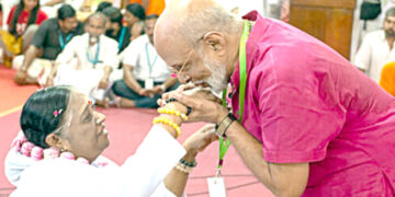 മാതാ അമൃതാനന്ദമയീ ദേവിക്കൊപ്പം ഗോവിന്ദ് ഭരതന്‍