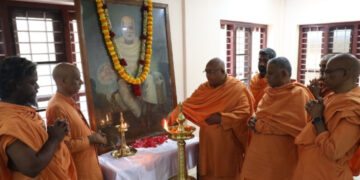 അവധിക്കാല പഠന ശിബിരം ശിവഗിരി മഠം പ്രസിഡന്‍റ് സച്ചിദാനന്ദ സ്വാമി ഉദ്ഘാടനം ചെയ്യുന്നു.