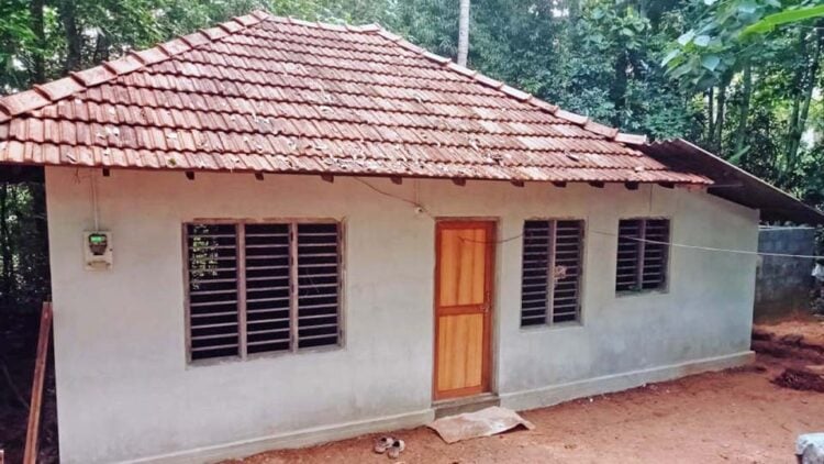 പുലാപ്പറ്റ നാലുശ്ശേരി മണിയാലില്‍ കുഞ്ഞുമോന് സേവാഭാരതി നിര്‍മിച്ചു നല്‍കിയ വീട്