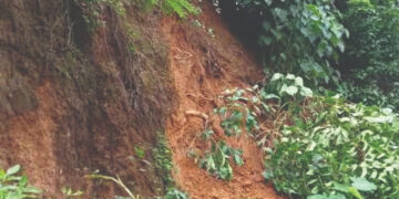 ഇന്നലെ പെയ്ത മഴയില്‍ വീണ്ടും മണ്ണിടിഞ്ഞ നിലയില്‍