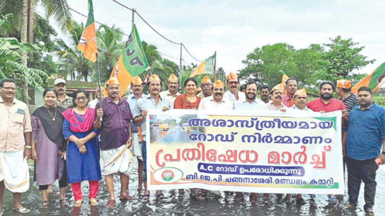 ആശാസ്ത്രീയ റോഡ് നിര്‍മാണത്തിനെതിരെ ബിജെപി ചങ്ങനാശ്ശേരി മണ്ഡലം കമ്മിറ്റിയുടെ നേതൃത്വത്തില്‍ നടത്തിയ റോഡ് ഉപരോധം സംസ്ഥാന സമിതി അംഗം ബി. രാധാകൃഷ്ണ മേനോന്‍ ഉദ്ഘാടനം ചെയ്യുന്നു.