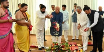 മഹാരാഷ്ട്രയിലെ താനെയില്‍ ധര്‍മവീര്‍ ആനന്ദ് ദിഗെ കാന്‍സര്‍ ആശുപത്രിയുടെ ശിലാസ്ഥാപനം ആര്‍എസ്എസ് സര്‍സംഘചാലക് ഡോ. മോഹന്‍ ഭാഗവത് നിര്‍വഹിക്കുന്നു. മുഖ്യമന്ത്രി ഏകനാഥ് ഷിന്‍ഡെ, ഉപമുഖ്യമന്ത്രി ദേവേന്ദ്ര ഫഡ്‌നാവിസ് തുടങ്ങിയവര്‍ സമീപം