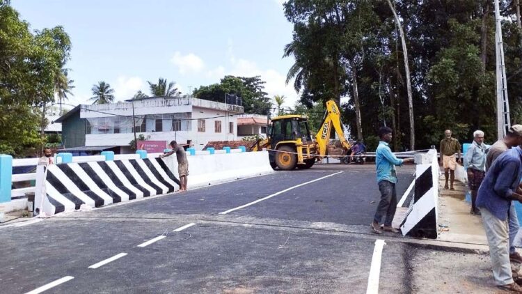 നിര്‍മാണം പൂര്‍ത്തിയായ പരിപ്പ് പാലം