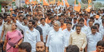 തമിഴ്‌നാട് ബിജെപി അധ്യക്ഷന്‍ കെ. അണ്ണാമലൈ നയിക്കുന്ന എന്‍ മണ്ണ് എന്‍ മക്കള്‍ പദയാത്രയില്‍ കേന്ദ്ര വനം പരിസ്ഥിതി മന്ത്രി ഭൂപേന്ദ്ര യാദവ് അണിചേര്‍ന്നപ്പോള്‍