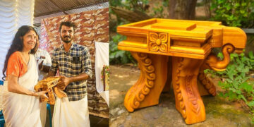 കവടിയാർ കൊട്ടാരത്തിലെ തേവാരപ്പുരയിലേയ്ക്കുള്ള അഭിഷേകപീഠം അശ്വതി തിരുനാൾ ഗൗരി ലക്ഷ്മിബായിയ്ക്ക് അനു ആചാരി സമർപ്പിയ്ക്കുന്നു.