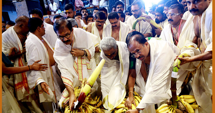 ഉത്രാടദിനത്തില്‍ കേന്ദ്രമന്ത്രി വി. മുരളീധരനും ദേവസ്വം ഭരണസമിതി അംഗങ്ങളും
ശ്രീഗുരുവായൂരപ്പന് കാഴ്ച്ചക്കുല സമര്‍പ്പിക്കുന്നു.