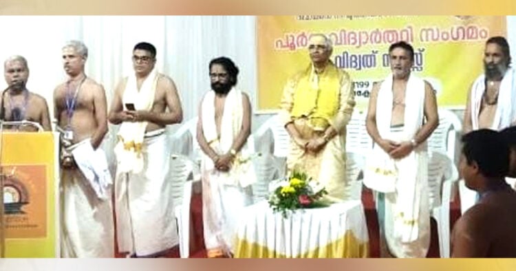 ആലുവ തന്ത്രവിദ്യാപീഠത്തില്‍ സംഘടിപ്പിച്ച പൂര്‍വ വിദ്യാര്‍ഥി സംഗമത്തില്‍ നിന്ന്‌