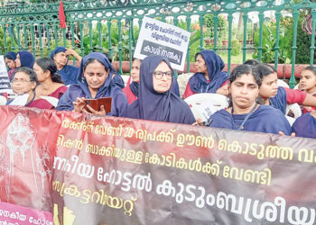 ജനകീയ ഹോട്ടലുകള്‍ക്കുള്ള സര്‍ക്കാര്‍ സബ്‌സിഡി നല്കാത്തതില്‍ പ്രതിഷേധിച്ച് കുടുംബശ്രീ അംഗങ്ങള്‍
സെക്രട്ടേറിയറ്റ് പടിക്കല്‍ നടത്തിയ ധര്‍ണ