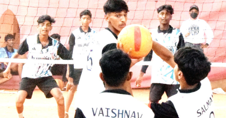 സംസ്ഥാന സ്കൂള് ഗെയിംസിന്റെ ഭാഗമായി കണ്ണൂരില് നടന്ന സീനിയര് ബോയ്സ് ത്രോബോള് മത്സരത്തില് നിന്ന്