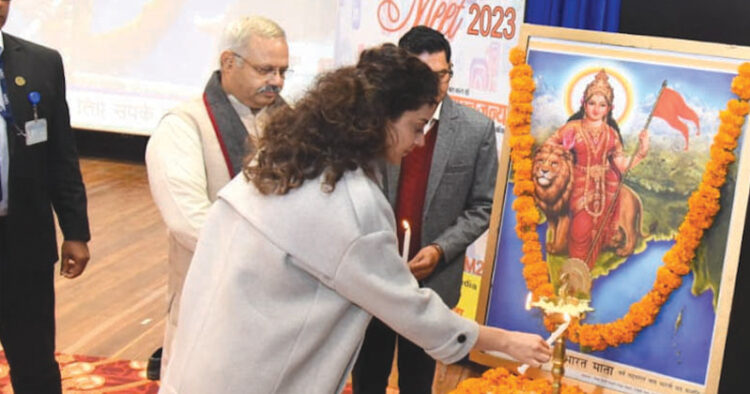 വിശ്വസംവാദ കേന്ദ്രം ബിലാസ്പൂരില്‍ സംഘടിപ്പിച്ച ഹിമാചല്‍ സോഷ്യല്‍ മീഡിയാ മീറ്റിന്റെ ഉദ്ഘാടനം കങ്കണാ റണാവത് നിര്‍വഹിക്കുന്നു