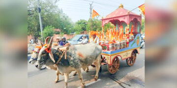 മഹര്‍ഷി സന്ദീപന്‍ റാം ധാമില്‍ നിന്നുള്ള നാടന്‍ നെയ്യുമായി അയോധ്യയിലേയ്ക്ക് പോകുന്ന നന്ദിരഥം