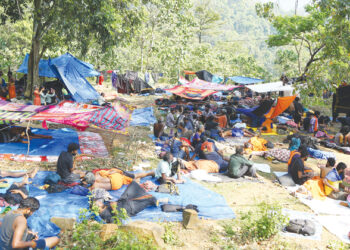 പാണ്ടിത്താവളത്ത് പര്‍ണ്ണശാല കെട്ടി മകരജ്യോതി ദര്‍ശനത്തിനായി കാത്തിരിക്കുന്ന തീര്‍ത്ഥാടകര്‍