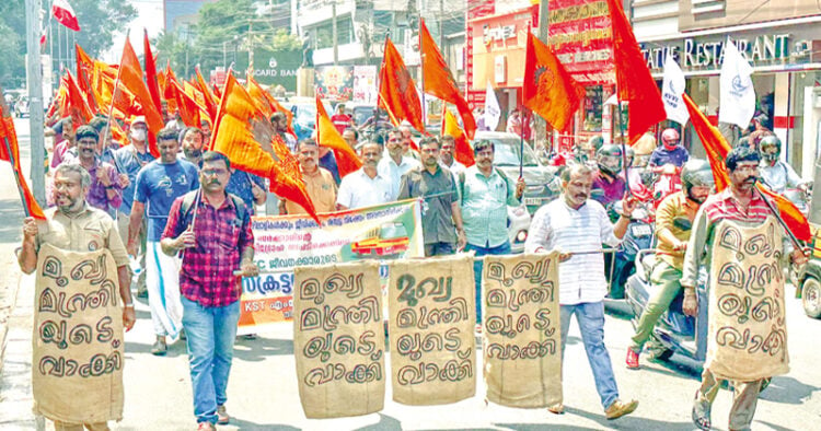 പിണറായി വിജയന്‍ സര്‍ക്കാരിന്റെ തൊഴിലാളിദ്രോഹ നടപടിക്കെതിരെ കെഎസ്ടി എംപ്ലോയീസ് സംഘ് സംഘടിപ്പിച്ച  സെക്രട്ടേറിയറ്റ് മാര്‍ച്ച്