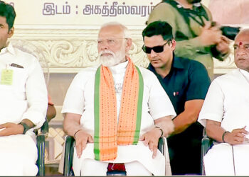 കന്യാകുമാരിയിലെ അഗസ്തീശ്വരം വിവേകാനന്ദ കോളജ് മൈതാനത്ത് ചേര്‍ന്ന മഹാറാലിയെ അഭിസംബോധന ചെയ്ത പ്രധാനമന്ത്രി നരേന്ദ്ര മോദിക്കൊപ്പം ബിജെപി തമിഴ്‌നാട് സംസ്ഥാന അധ്യക്ഷന്‍ കെ. അണ്ണാമലൈ, മുന്‍ കേന്ദ്രമന്ത്രി പൊന്‍ രാധാകൃഷ്ണന്‍ എന്നിവര്‍