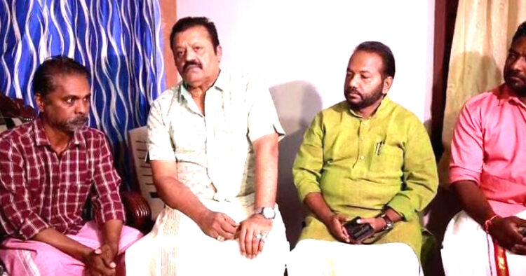 പൂക്കോട് വെറ്ററിനറി സര്‍വകലാശാലയില്‍ കൊല്ലപ്പെട്ട വിദ്യാര്‍ത്ഥി സിദ്ധാര്‍ത്ഥന്റെ വീട്ടിലെത്തിയ സുരേഷ് ഗോപി
സിദ്ധാര്‍ത്ഥന്റെ അച്ഛന്‍ ജയപ്രകാശിനൊപ്പം