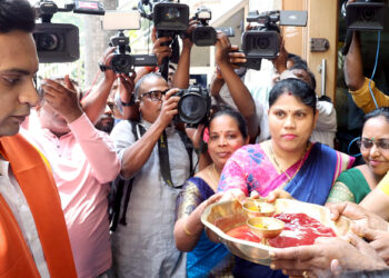 യദുവീര് തെരഞ്ഞെടുപ്പ് പ്രചരണത്തിനിടെ