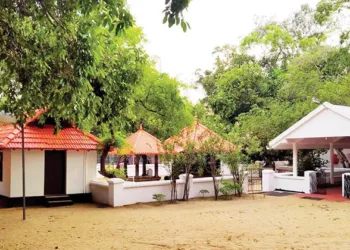 കൊല്ലം ജില്ലയിലെ ചട്ടമ്പിസ്വാമികളുടെ സമാധിസ്ഥാനമായ പന്മന ആശ്രമം