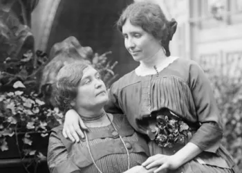 ഹെലന്‍ കെല്ലര്‍ ആനി അദ്ധ്യാപിക ആനി സുള്ളിവനൊപ്പം