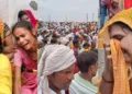 ഹത്രാസില്‍ ഭോലെ ബാബയുടെ സത്സംഗില്‍ തിക്കിലും തിരക്കിലും പെട്ട് മരിച്ചവരുടെ ദുഖാര്‍ത്തരായ ബന്ധുക്കള്‍