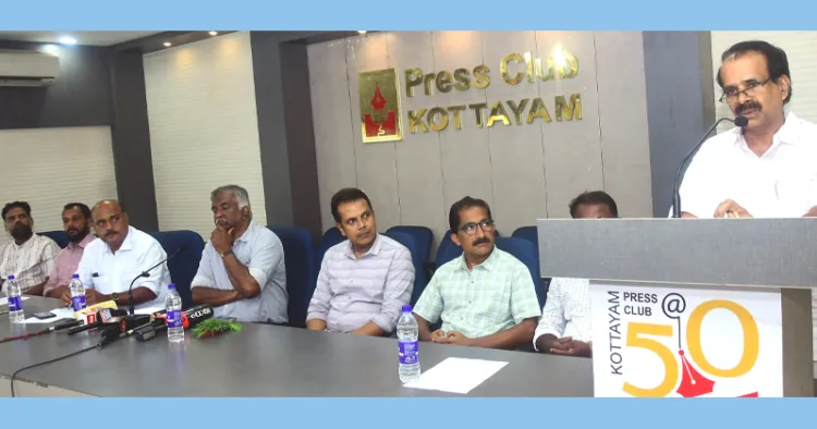 കോട്ടയം പ്രസ് ക്ലബ്ബില്‍ നടന്ന വിക്ടര്‍ ജോര്‍ജ് അനുസ്മരണവും, ന്യൂസ് ഫോട്ടോഗ്രഫി പുരസ്‌കാര വിതരണവും
കേന്ദ്രമന്ത്രി ജോര്‍ജ് കുര്യന്‍ ഉദ്ഘാടനം ചെയ്യുന്നു. ശ്രീകുമാര്‍ ആലപ്ര, റോബിന്‍ തോമസ് പണിക്കര്‍, ജോസഫ്
സെബാസ്റ്റിയന്‍, കെ. ഫ്രാന്‍സിസ് ജോര്‍ജ് എംപി തുടങ്ങിയവര്‍ സമീപം
