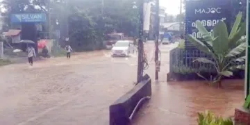 കനത്ത മഴയെ തുടര്‍ന്ന് മഞ്ചേരി മേലാക്കം പാണിക്കാട്ട് റോഡിലെ ബൈപ്പാസില്‍ രൂപപ്പെട്ട വെള്ളക്കെട്ട്‌