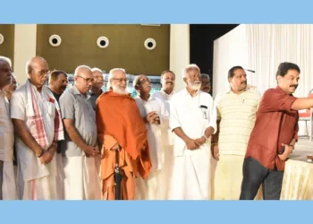 ഡോക്യുമെന്ററി പ്രദര്ശനം നടന് കൃഷ്ണപ്രസാദ് സ്വിച്ച്ഓണ് ചെയ്യുന്നു.