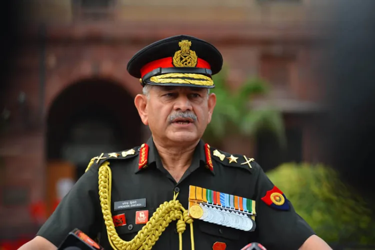 NEW DELHI, JULY 1 (UNI):- Chief of the Army Staff General Upendra Dwivedi talking to newsmen at the South Block lawn prior to assume of office, in New Delhi on Monday.UNI PHOTO-PSB14U
