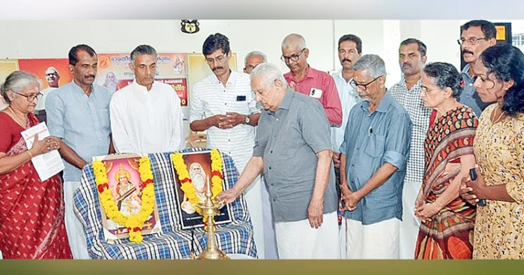 ഭാരതീയ വിചാരകേന്ദ്രം ആലപ്പുഴ ജില്ലാ സമിതിയുടെ ആഭിമുഖ്യത്തില്‍ സംഘടിപ്പിച്ച ചട്ടമ്പി സ്വാമി സമാധി ശതാബ്ദി വര്‍ഷാചരണസഭ ഡോ. ബാലകൃഷ്ണപിള്ള ഉദ്ഘാടനം ചെയ്യുന്നു