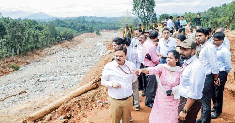 ഉരുള്‍പൊട്ടലുണ്ടായ വയനാട്ടിലെ ചൂരല്‍മല കേന്ദ്രസംഘം സന്ദര്‍ശിക്കുന്നു