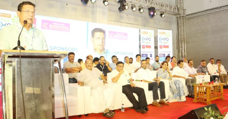 കേരള ടെക്‌സ്‌റ്റൈല്‍സ് ഗാര്‍മെന്റസ് അസോസിയേഷന്‍ ജില്ലാ സമ്മേളനം കെടിജിഎ സംസ്ഥാന പ്രസിഡന്റ് ടി.എസ്. പട്ടാഭിരാമന്‍ ഉദ്ഘാടനം ചെയ്യുന്നു