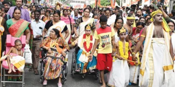 തിരുവനന്തപുരത്ത് നടന്ന ശോഭായാത്രയില്‍ ഭിന്നശേഷിക്കാര്‍ രാധാകൃഷ്ണ വേഷമണിഞ്ഞപ്പോള്‍