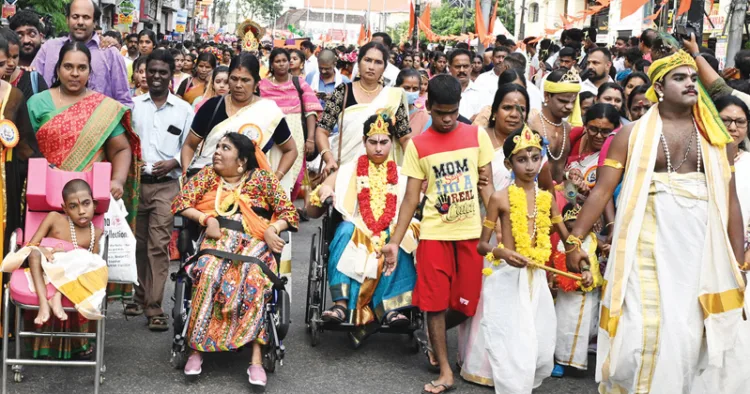 തിരുവനന്തപുരത്ത് നടന്ന ശോഭായാത്രയില്‍ ഭിന്നശേഷിക്കാര്‍ രാധാകൃഷ്ണ വേഷമണിഞ്ഞപ്പോള്‍