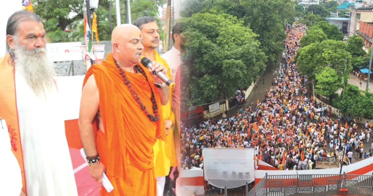 ബംഗ്ലാദേശിലെ അതിക്രമങ്ങള്‍ക്കെതിരെ വാരാണസിയില്‍ ഹിന്ദുസംഘടനകള്‍ നടത്തിയ കൂറ്റന്‍ റാലി