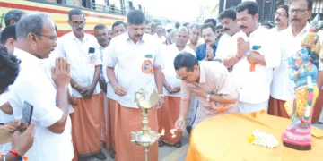 അമ്പലപ്പുഴയില്‍ മഹാശോഭയാത്ര ഗാനരചയിതാവ് വയലാര്‍ ശരത്ചന്ദ്ര വര്‍മ്മ ഉദ്ഘാടനം ചെയ്യുന്നു