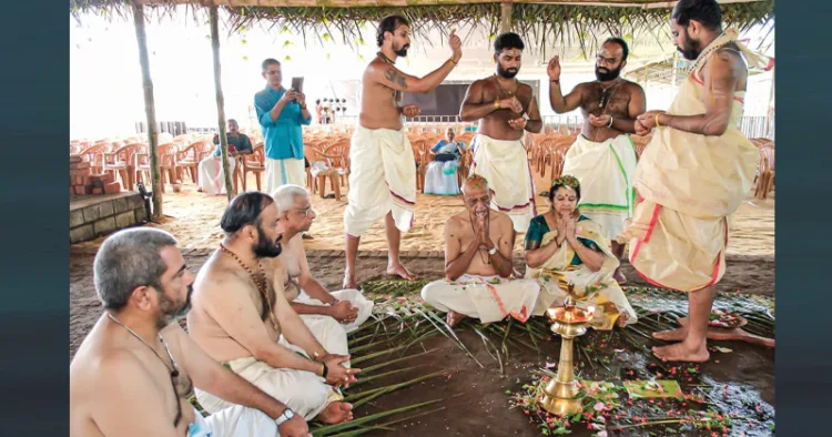 പാലക്കാട് ധോണിയില്‍ സൈന്ധവ പ്രതിഷ്ഠാനത്തിന്റെ നേതൃത്വത്തില്‍ നടക്കുന്ന മഹാസര്‍പ്പയജ്ഞത്തോടനുബന്ധിച്ച് നടന്ന യജ്ഞയജമാന- യജമാനിനി ശുദ്ധി