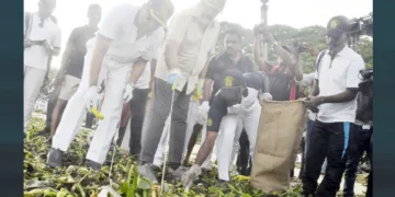 ഫോര്‍ട്ടുകൊച്ചിയില്‍ സമുദ്രതീര ശുചീകരണ ദിനാചരണം കേന്ദ്രമന്ത്രി സുരേഷ് ഗോപി ഉദ്ഘാടനം ചെയ്യുന്നു