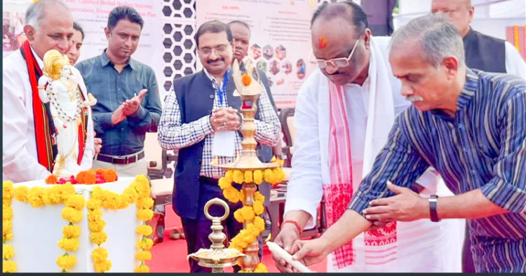 ഭോപാല്‍ ഇന്ദിരാഗാന്ധി രാഷ്ട്രീയ മാനവ് സംഗ്രഹാലയയില്‍ പ്രീ-ലോക്മന്ഥന്‍ അന്താരാഷ്ട്ര കോണ്‍ഫറന്‍സ് കേന്ദ്രമന്ത്രി ദുര്‍ഗാദാസ് ഉയികെ ഉദ്ഘാടനം ചെയ്യുന്നു. പ്രജ്ഞാപ്രവാഹ് ദേസീയ സംയോജകന്‍ ജെ. നന്ദകുമാര്‍ സമീപം