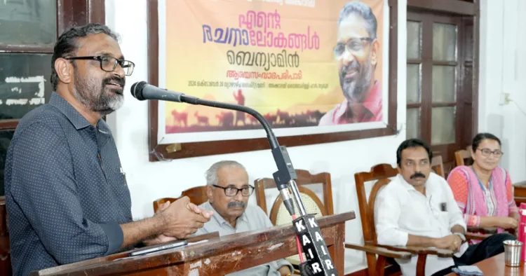 സാഹിത്യ അക്കാദമി സംഘടിപ്പിക്കുന്ന ആശയസംവാദ പരിപാടിയായ 'എന്റെ രചനാലോകങ്ങളി'ല്‍ പങ്കെടുത്ത് ബെന്യാമിന്‍ സംസാരിക്കുന്നു