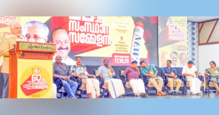 കേരള പത്രപ്രവര്‍ത്തക യൂണിയന്‍ 60-ാം സംസ്ഥാന സമ്മേളന സമാപനസഭ ജസ്റ്റിസ് ദേവന്‍ രാമചന്ദ്രന്‍ ഉദ്ഘാടനം ചെയ്യുന്നു