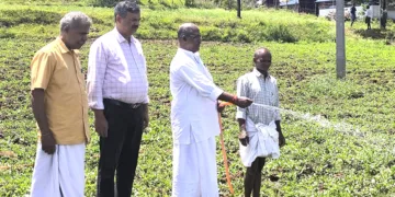 കടുത്ത ജലക്ഷാമം നേരിടുന്ന നല്ലശിങ്ക വനവാസി ഊരില്‍ വിശ്വസേവാഭാരതി നിര്‍മിച്ച ജലസേചന പദ്ധതി ആര്‍എസ്എസ് ഉത്തരകേരള പ്രാന്ത സേവാപ്രമുഖ് എം.സി. വത്സന്‍ ഉദ്ഘാടനം ചെയ്യുന്നു.