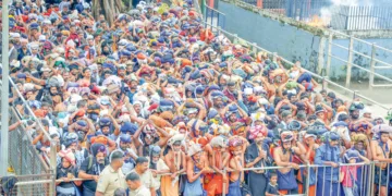 ശബരിമല സന്നിധാനത്ത് ഇന്നലെ അനുഭവപ്പെട്ട ഭക്തജനത്തിരക്ക്‌