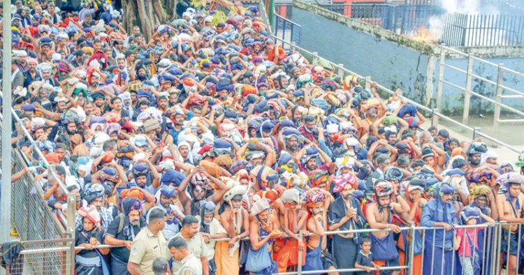 ശബരിമല സന്നിധാനത്ത് ഇന്നലെ അനുഭവപ്പെട്ട ഭക്തജനത്തിരക്ക്‌