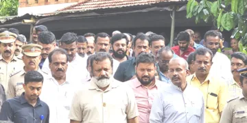 കേന്ദ്രസഹമന്ത്രി സുരേഷ് ഗോപി നവീന്‍ ബാബുവിന്റെ കുടുംബാംഗങ്ങളെ സന്ദര്‍ശിച്ചു മടങ്ങുന്നു.