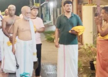 രാമമന്ത്ര ജപവുമായി പദ്മനാഭ അയ്യര്‍ കരമനയിലെ
അഗ്രഹാരത്തെരുവില്‍