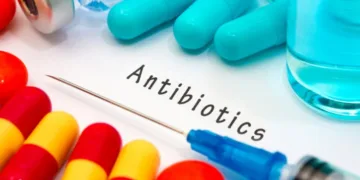 Antibiotics - diagnosis written on a white piece of paper. Syringe and vaccine with drugs.
Real-online-workflow (2017) Publikationsname / Publikationsnummer / E-Tag TT.MM.JJJJ (optional)

Usage: Online (20180515) 
Usage: Marketing DMS (20180517) 
Usage: Online (20180809) 
Usage: Online (20190228) 
Usage: Journal Inside __  (20211019)
 *** Local Caption *** © greenapple78 / stock.adobe.com