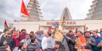 കാനഡയില്‍ തുടരുന്ന ഹിന്ദുവിരുദ്ധ അക്രമങ്ങളില്‍ പ്രതിഷേധിച്ച് ബ്രാംപ്ടണിലെ ഹിന്ദു സഭാ മന്ദിറിന് മുന്നില്‍ ഭക്തര്‍ ഒരുമിച്ച് ചേര്‍ന്നപ്പോള്‍