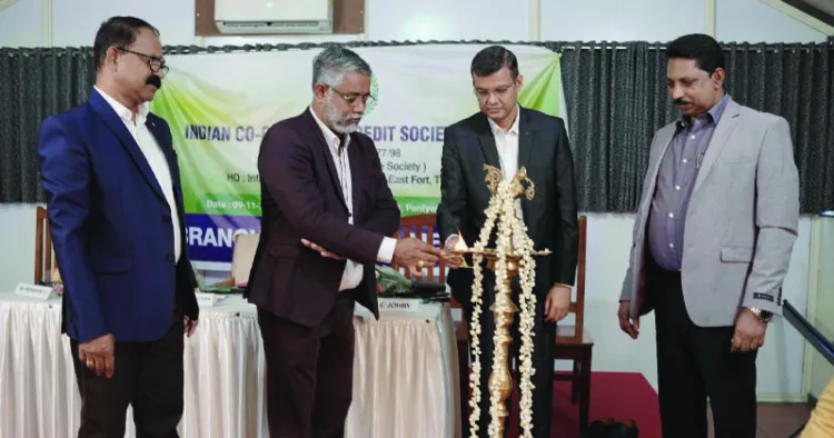 ഇന്ത്യന്‍ കോ-ഓപ്പറേറ്റീവ് ക്രെഡിറ്റ് സൊസൈറ്റി ലിമിറ്റഡ് കേരള ബ്രാഞ്ച് മാനേജേഴ്സ് സമ്മേളനം ചെയര്‍മാന്‍ സോജന്‍ വി. അവറാച്ചന്‍ ഉദ്ഘാടനം ചെയ്യുന്നു.